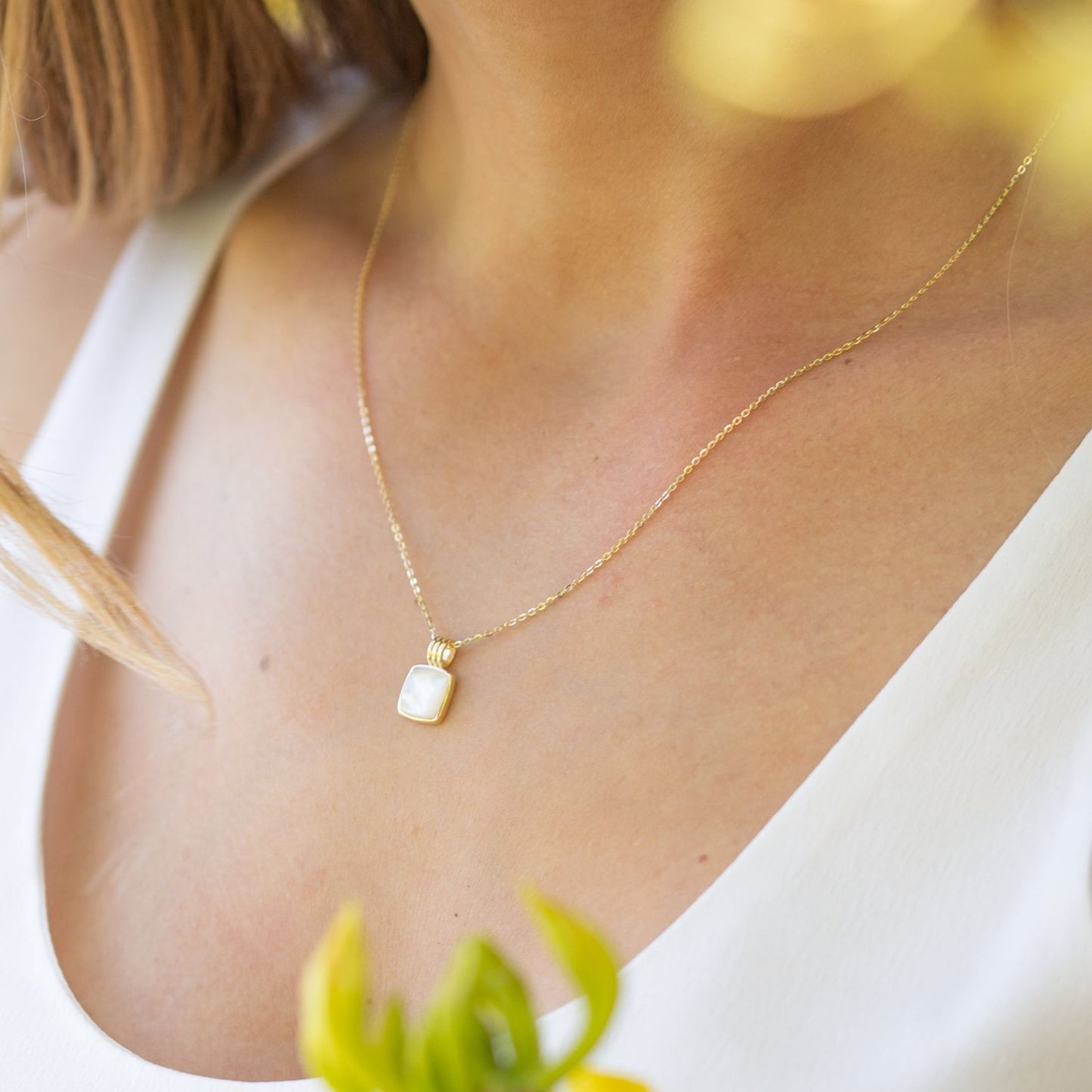 Mother of Pearl Pendant Necklace