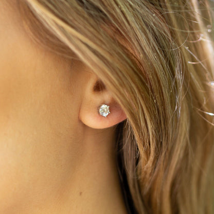 Single round lab-grown diamond stud earring in four-prong setting, white metal